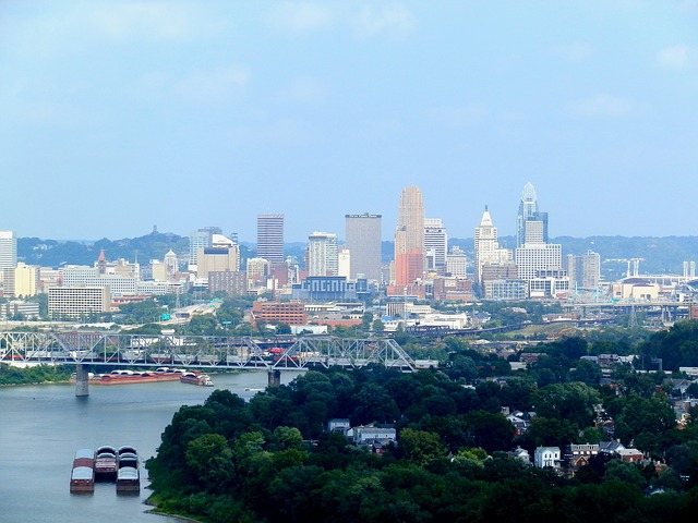 cincinnatiskyline - Stare out from a Cincinnati skyscraper. [ATTDT]